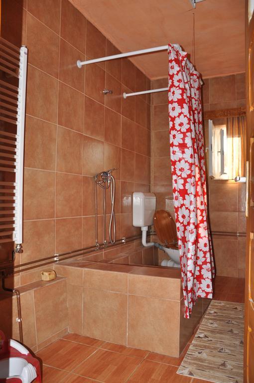 Kuekuello Vendeghaz Hotel Sovata Ngoại thất bức ảnh